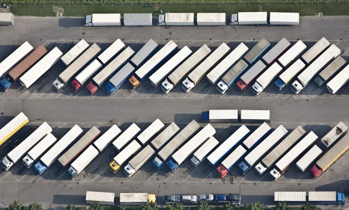 Lkw-Flotte f&uuml;r temperaturempfindliche Chemieprodukte